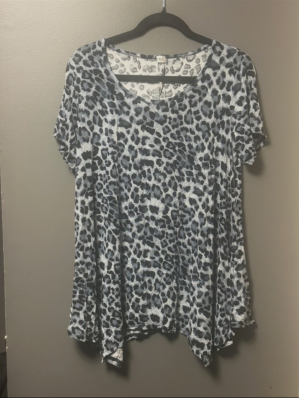 Parace Gray Leopard Print Tunic Top